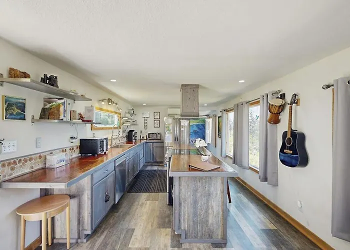 Dog-Friendly Cabin Tucked Into The Trees With Wifi Washer&Dryer & Ocean Views